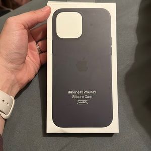 iPhone 13 Pro Max apple silicone case
